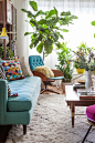 Bri Emery’s New Living Room, designed by Emily Henderson #摆设# #家居# #客厅# #沙发#