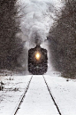 雪国列车。 又是一个冬天，你会回来吗？ #冬天#
理想國度·雪丨@守望者随記(新浪微博/weibo.com/catcherdesign)。發現美的，理想的，自由的，純粹的。