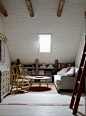 cozy and relaxing attic space (via PLANETE DECO)
