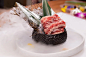日本料理厨师制作烤牛横隔膜肉图片下载
