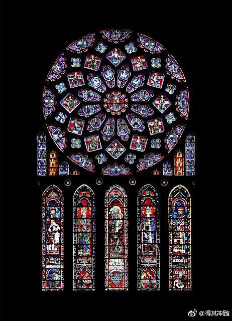 花窗玻璃
西方建筑装饰品，常见于教堂，装...