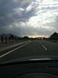 甘肃高速中拍照的天空、危险！开车中用“面包”拍照。,国宝xb