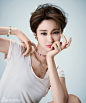 组图：韩国最美短发女星高俊熙写真 深V露酥胸 : 高俊熙为代言珠宝饰品品牌拍摄的一组最新广告写真今天在网上曝光。