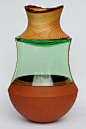 #木作灯具# 设计师PIA WÜSTENBERG创作的木、玻璃、陶瓷三种材质结合的多彩花瓶（24×42cm），单个售价8,000-10,000元
