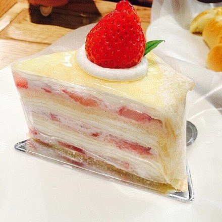 榴莲草莓千层蛋糕