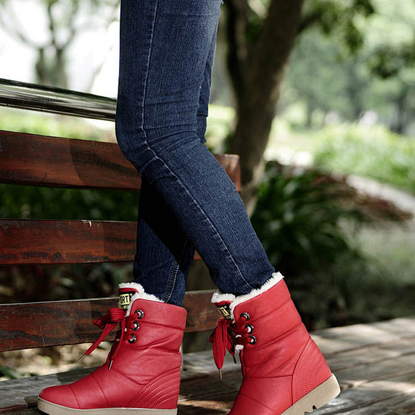 漂亮的短靴，可以选择自己喜欢的颜色。红色...