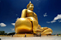 Phra Maha纳旺最大的佛，佛在泰国超过90英尺高。笏曼-安通群岛，泰国