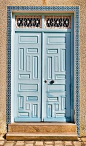 Puerta azul.  Por Siuloon