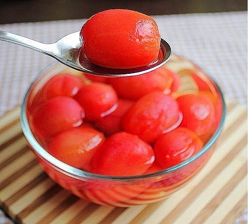 【水晶小番茄】做法：1.将小番茄根蒂去掉...