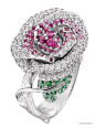 Dior高级珠宝Rose Dior Bagatelle系列粉色蓝宝石祖母绿戒指\n（本图及以下为Dior高级珠宝Rose Dior Bagatelle系列）