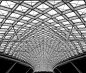 高铁广州南站候车厅顶蓬的钢结构很有韵律美！