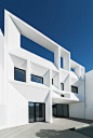 Brise Soleil House - Minimalissimo : The façade of Brise Soleil House offers a sculptural and uncommon welcoming card. A true visual composition of geometric forms by architect Rubén Mu...