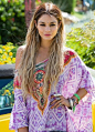 #Vanessa Hudgens# 
目前还是科切拉音乐节女王·凡妮莎穿的最好看。
附上一些往年造型 ​​​ |福州·福建... ​