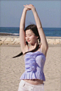 刘亦菲双麻花辫写真被翻出 穿清凉吊带漫步夏日海滩 ​​​​