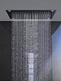 菲利普斯塔克2008年为卫浴品牌AXOR设计的整体式淋浴房，除了设计简洁的墙面式淋浴喷头和水温调节面板外，最大的亮点就是吸顶式淋浴花洒，跟传统的花洒差别相当大，是个极富创新的设计：花洒是一个内嵌在天花板上的平板，上面以矩阵的形式排列了许多喷口，使用者可以控制出水的喷口数量和相应的出水量，以形成不同的水流，满足不同的淋浴需求，喷出的水流矩阵就像一排排的珠帘，充满了科幻感。