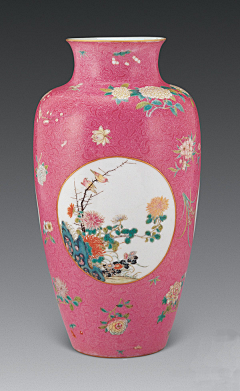 xiaobinpian采集到瓷器－陶艺－花瓶－艺术品