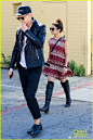 街拍 / 交往多年感情稳定 这对绝对是真爱  
#Vanessa Hudgens##Austin Butler##奥斯汀.巴特勒##凡妮莎.哈金斯# ​​​