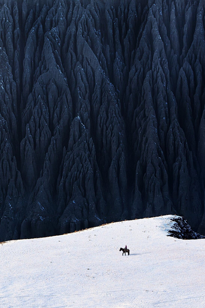 素锦插画小说封面素材雪地