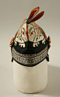 今年的GUCCI用到了一系列的虎头帽，其实，中国的童帽不止有虎头，还有兔子，金鱼，花形各种形式的。博物馆和民俗永远是设计灵感的泉源之地