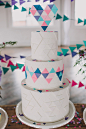 不规则的浪漫：打造一场几何婚礼+来自：婚礼时光——关注婚礼的一切，分享最美好的时光。#几何蛋糕#