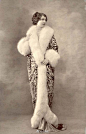 茧形外套(cocoon coat),2,Poiret Coccon Coat（1910s),3~7，Romeo Gigli(1989~90),8,John Galliano for Christian Dior1998 ​​​​
