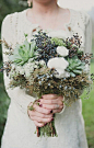 手捧花。来自：婚礼时光——关注婚礼的一切，分享最美好的时光。#手捧花#