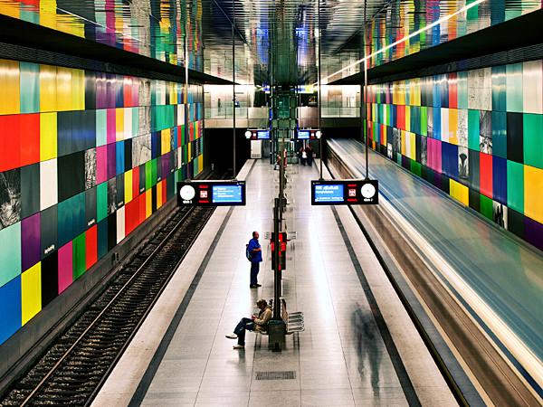 慕尼黑地铁站彩墙