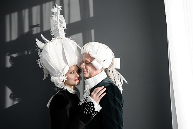 Baroque paper wigs :...