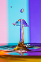 Water Drip on a pink, blue and Purple striped backdrop - 创意图片 - 视觉中国