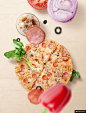 烤肠 披萨 洋葱 彩椒 悬浮 海报