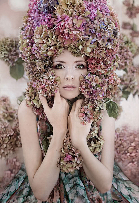 by Kirsty Mitchell 爱...