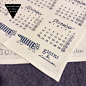 此款是日本北欧杂志 giorni 2012年与 lisa larson 合作的布制月历，手感厚实，麻的成分较多，吸水性好拿来用作厨房的擦手巾或是餐垫都很特别好看，虽然月历的实用性已失效，但是还是件值得拿下的美物！