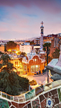 巴塞罗那一直是著名的旅游城市，来到这里应该去哪玩呢？