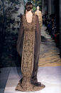 Valentino S/S 2014 Haute Couture｜那一季设计师在历史悠久的意大利歌剧中汲取灵感，用艺术化的细节处理手法描绘出一场和森林有关的华美童话故事～
