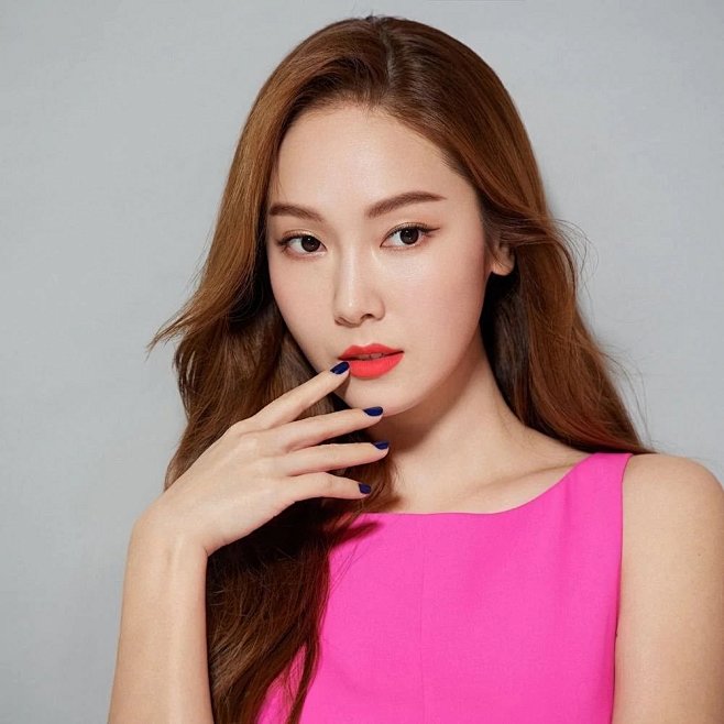 郑秀妍 Jessica
Revlon露华...