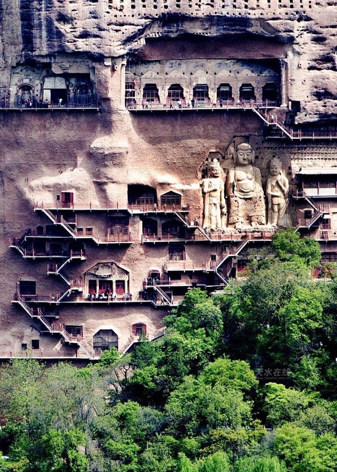  山麦积山石窟，中国