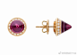 By：Versace 

两个全新的 Fine Jewelry 系列——「Virya」和「Vedana」，首次在贵金属材质的基础上添加明快的彩色宝石。新作镶嵌紫水晶、黄水晶、橄榄石、石榴石等彩宝，并运用新颖的尖锥形和圆珠形切割，让宝石色彩更为饱满集中。