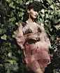 梅根·福克斯身着Valentino 2012年春夏系列粉色蕾丝套装，内搭黑色Bra，极致诱惑。——《Miami》杂志三月刊