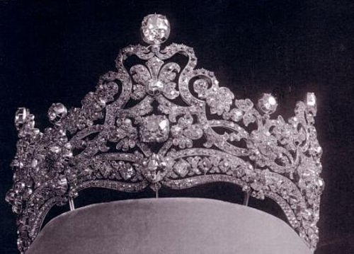 这是奥地利王储妃斯泰芬妮娅的王冠，188...