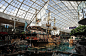 <p>　　加拿大阿尔伯塔的西埃德蒙顿(West Edmonton)商场是北美最大的购物商场，里面有海盗船、射击场以及水上公园。(网页截图)</p>