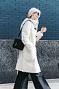 NYFW-New_York_Fashion_Week-Fall_Winter-17-Street_Style-Black_And_White-1.jpg (1050×1575)