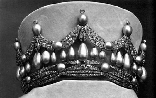 这顶王冠是珠宝商为Esterházy公主...