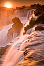 Rising sun and Iguaz Amazing World

升起的太阳和伊瓜苏河奇妙的世界