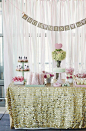 甜品桌+来自：婚礼时光——关注婚礼的一切，分享最美好的时光。#甜品桌# #亮片#