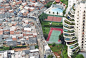 巴西的贫民区，富豪和贫穷之间的分界线。