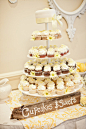 柠檬黄的婚礼色彩，淡雅的让一切都那么协调——婚礼蛋糕
