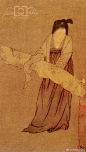 #文化乐旅# 仕女图
《挥扇仕女图》 唐 周昉 北京故宫博物院藏
绢本设色    纵：33.7厘米，横：204.8厘米
　这是一幅描写唐代宫廷妇女生活的佳作。全卷所画人物共计十三人，分为五个自然段落。起首第一段为“挥扇”，凡四人：一位戴玉莲冠的妃子按纨扇慵坐，其右一女官紫袍束带，两手横扇，另有两女持梳 ​​​​...展开全文c