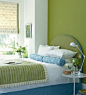鲁能三亚湾#鲁能三亚湾•家居小技巧#同样是绿色，在这里有更多的白色与蓝色来映衬绿色，更有春天明媚之感。最喜欢在这样宁静美好的房子里，找一个下午，躺在床上，听喜欢的歌，看喜欢的书……这才是生活本来的样子。