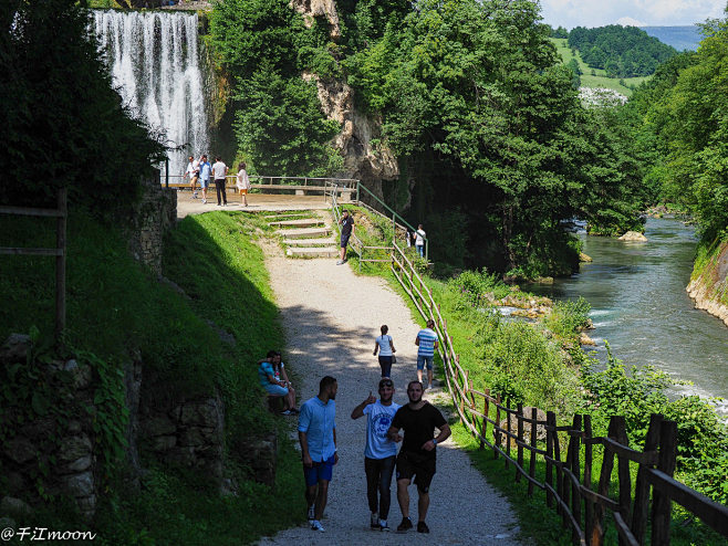 波黑亚伊采-坐落在瀑布上的美丽古城