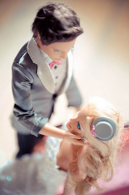 Barbie和男友Ken结婚啦，来看芭比...